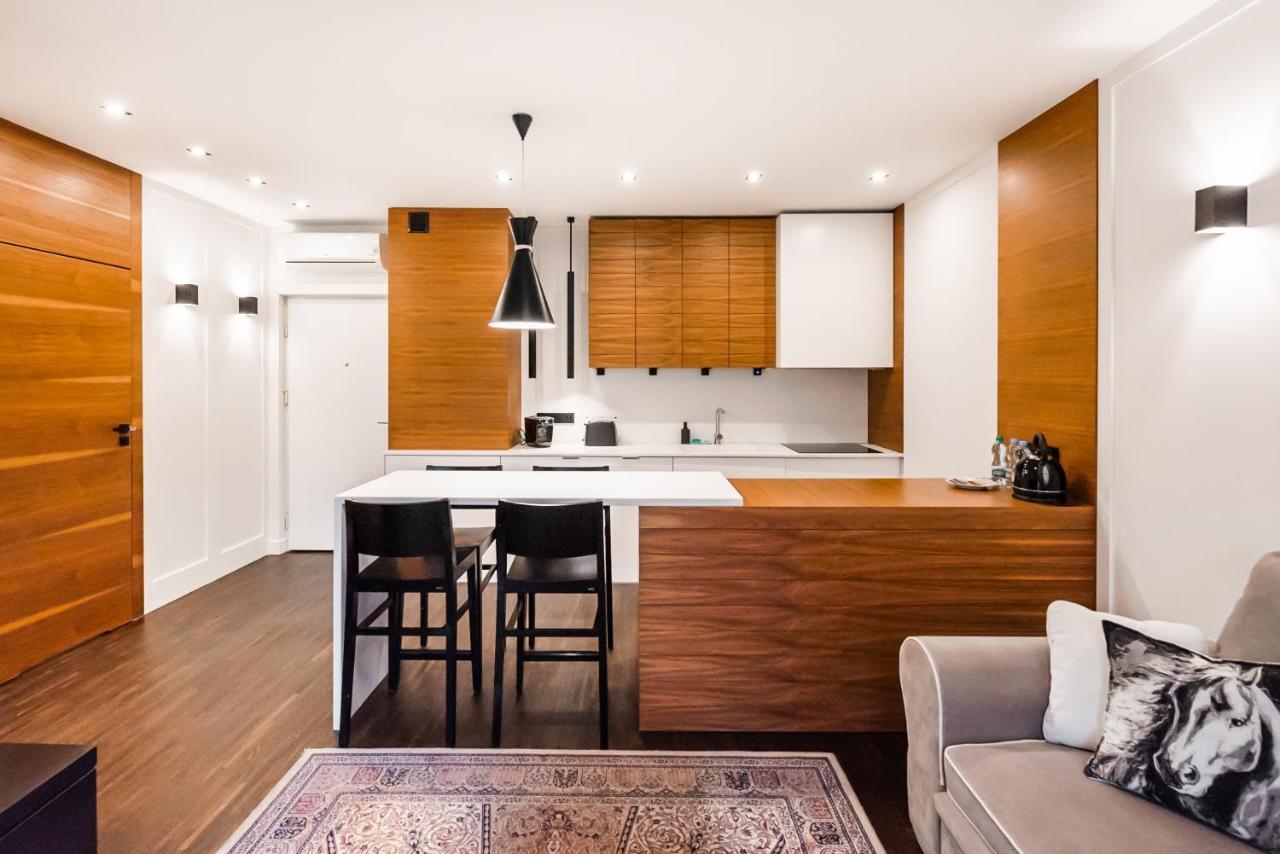 Wola Luxury Wooden * Warschau